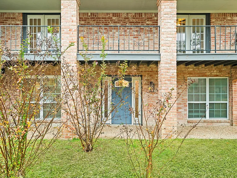 410 Bauxhall Ct — Photo 1