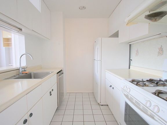 5th image of 80 Elizabeth St APT 7L