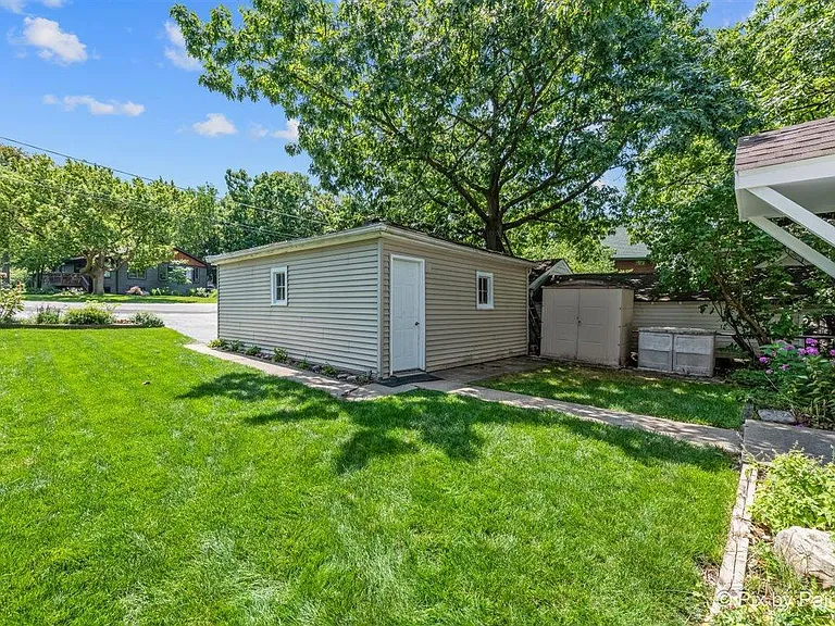 24060 N Lakeside Dr — Photo 32