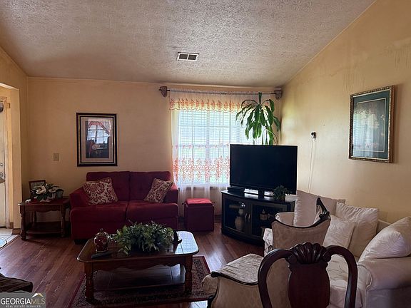 4th image of 9519 Forest Knoll Dr