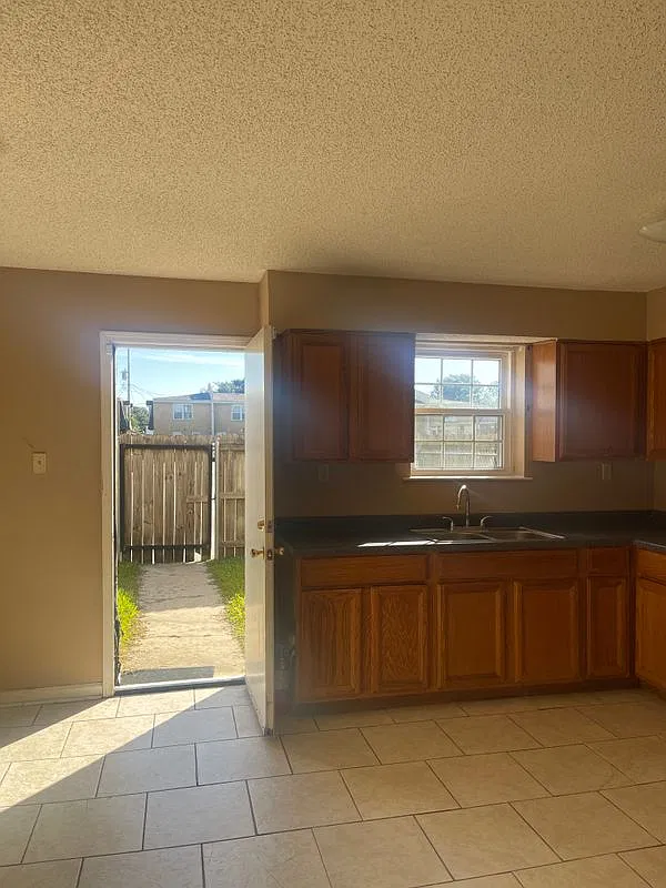 2 bed, 2.0 bath, 1123 sqft, $1,400 — Photo 3