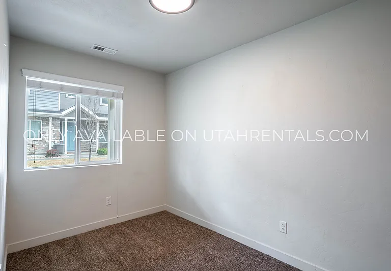 204 N 725 E — Photo 4