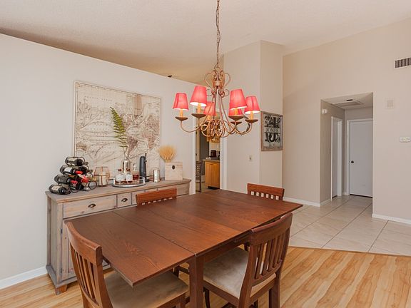 3rd image of 14192 Fennsbury Dr