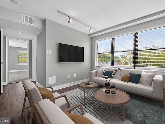 2nd image of 210 Oakwood St SE #212-318