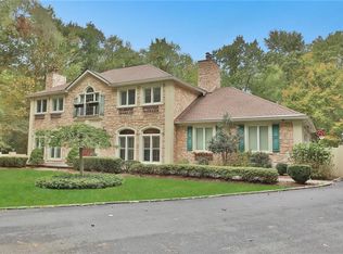 15 Castle Hill Ln, West Nyack, NY 10994