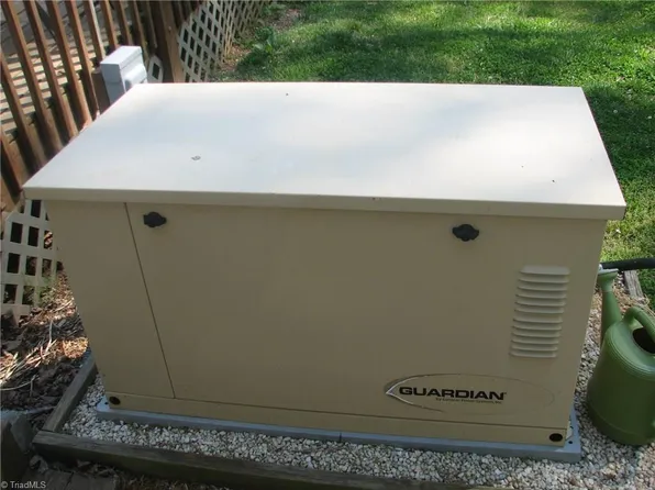 7100 Destiny Jo Rd, Pleasant Garden, NC 27313