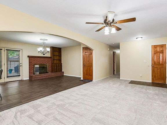 3rd image of 801 SE 13th St
