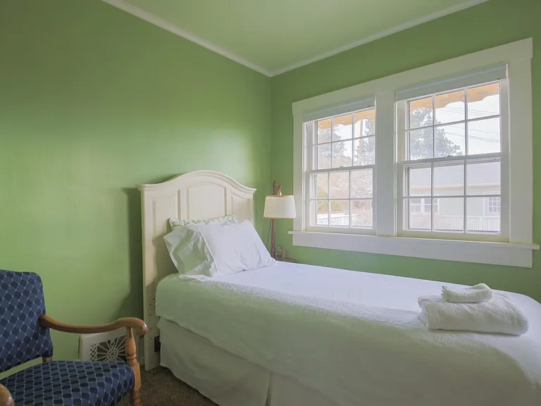 1326 Clark St #1 — Photo 10