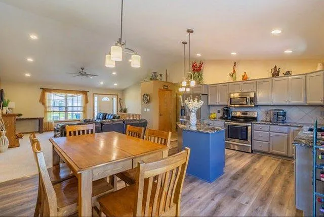 517 Harland Dr — Photo 5