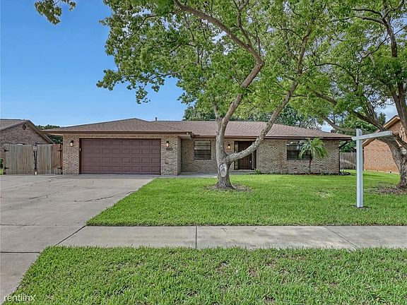 3rd image of 2738 Longwood Blvd
