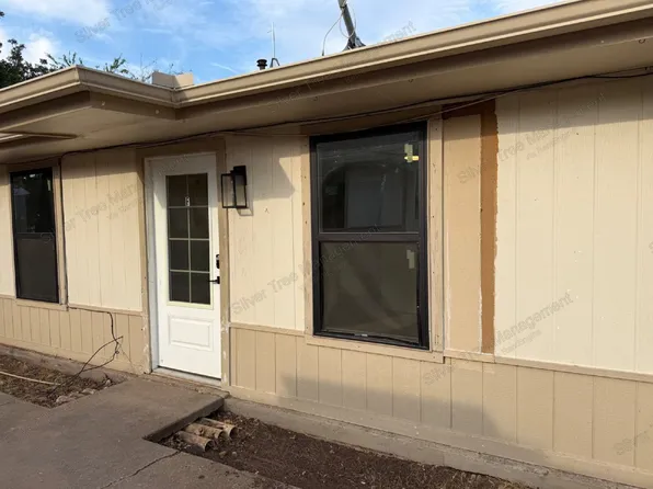 810 Central St #F, Bowie, TX 76230