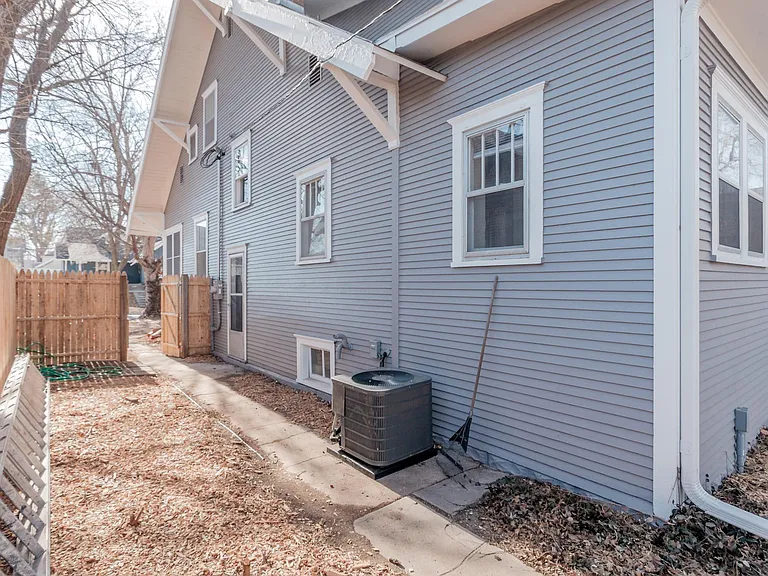 3026 Sewell St — Photo 44