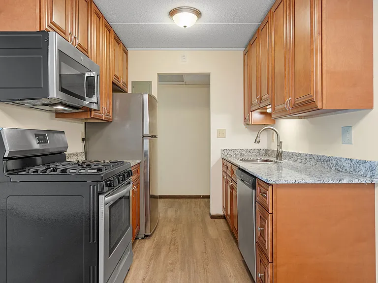 River Bluff Apartments — Photo 11