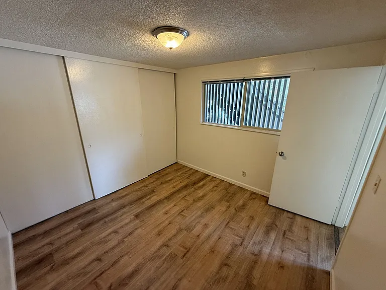 851 W 5th Ave #5 — Photo 9