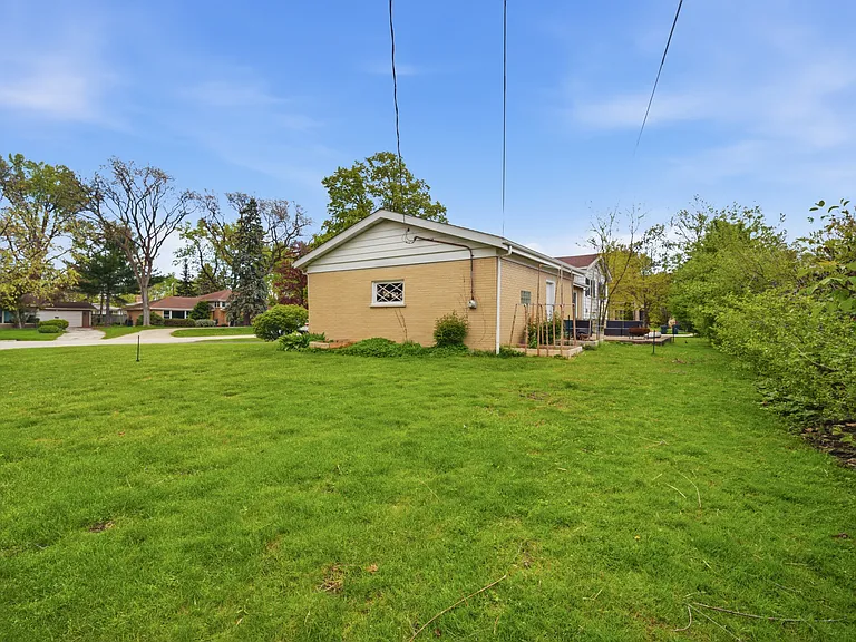 1322 Brook Ln — Photo 15