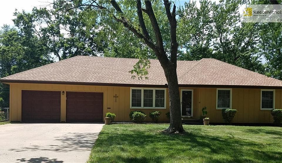 Well Kept Ranch Style Home Nestled In Heart of Southwood Subdivision.