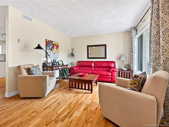 3rd image of 310 Vanier St