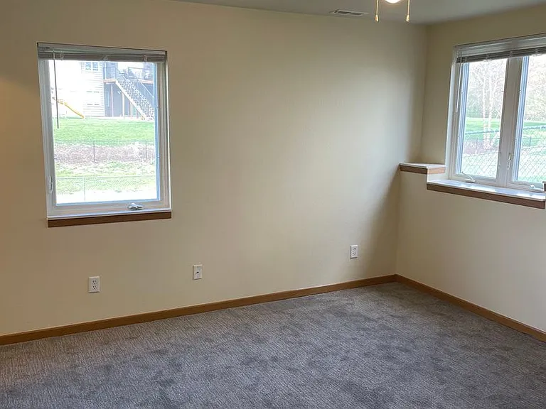 1424 E Redwood Blvd — Photo 11