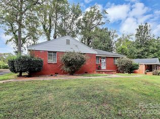 1916 Manteo Ct, Charlotte, NC 28208