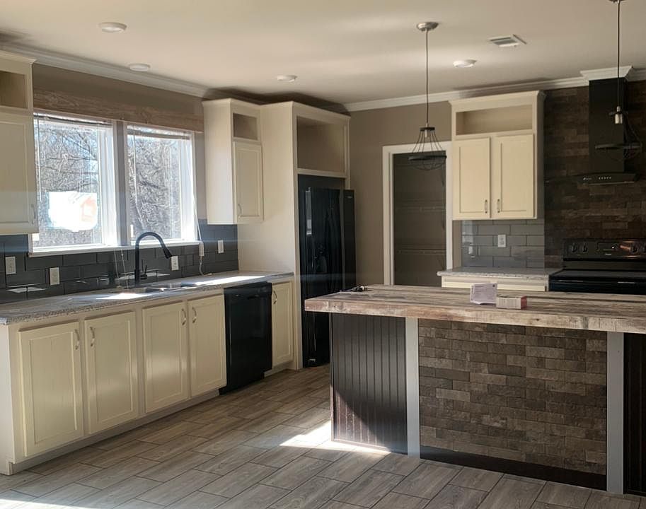 1st image of 685 Eileens Way