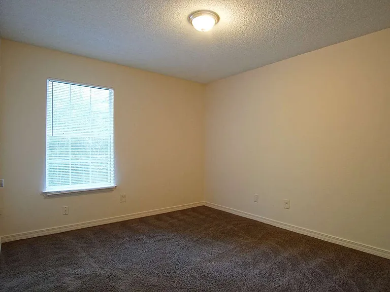 4121 Woodfin Cir — Photo 8