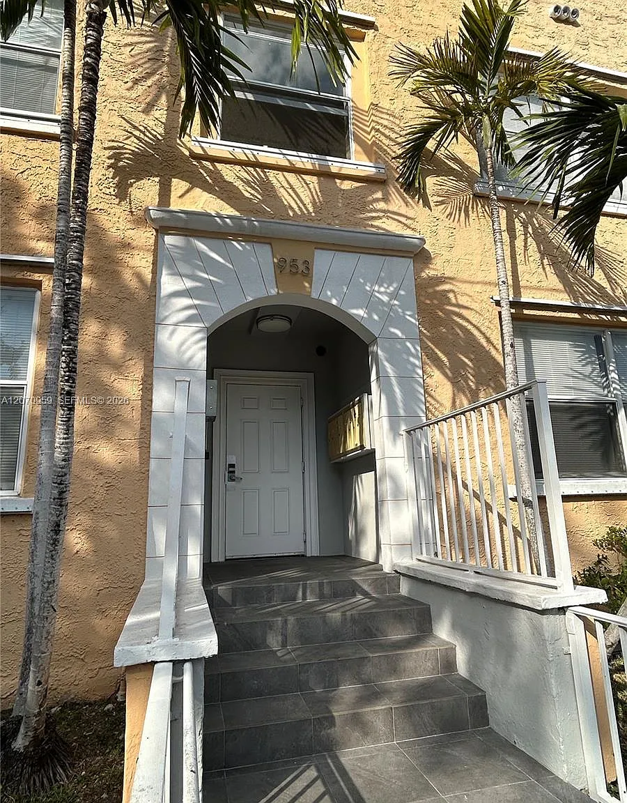 The Manor Condo — Photo 1