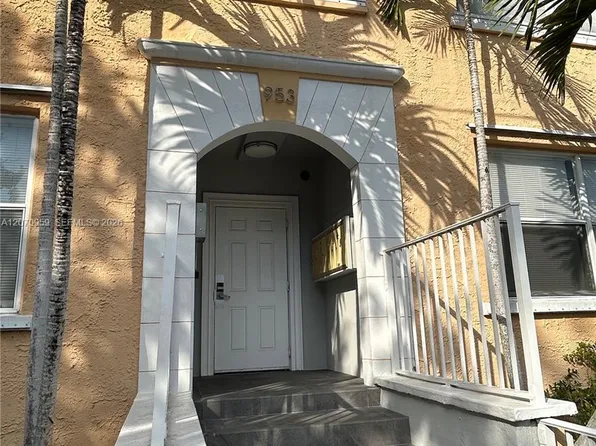 953 SW 10th St, Miami, FL