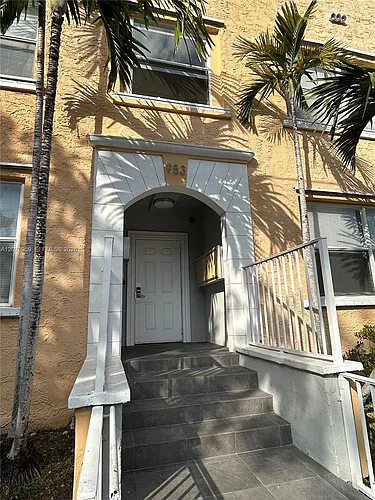 953 SW 10th St Photo 1