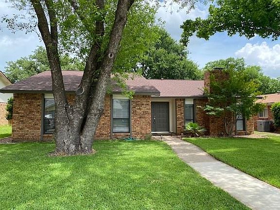 2nd image of 320 Park Meadow Way