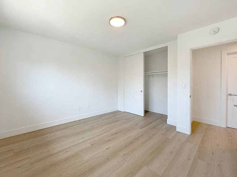 776 W Wilson St — Photo 10