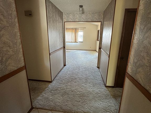 2nd image of 831 Agate Rd