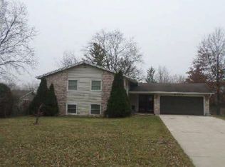 2707 Stonewall Ave, Woodridge, IL 60517
