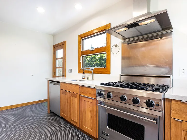 3515 Beethoven St — Photo 4