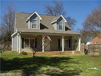 1st image of 2924 Branderwood Dr