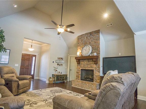 5th image of 6508 S 49th St