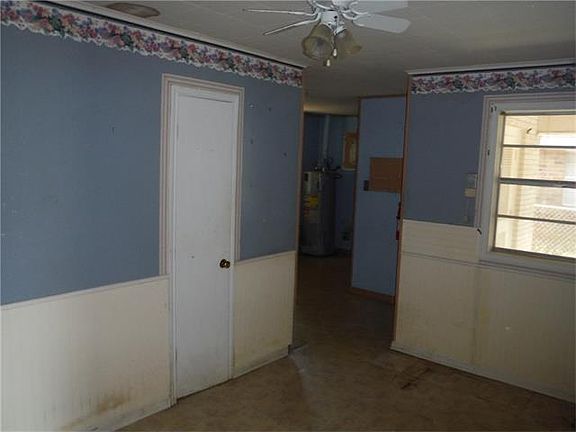 3rd image of 236 Leslie St