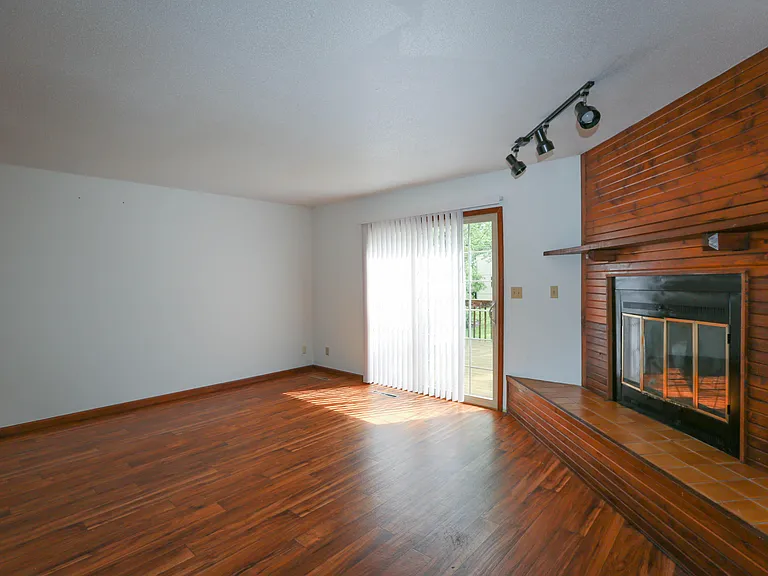 439 Foxfire Dr — Photo 4