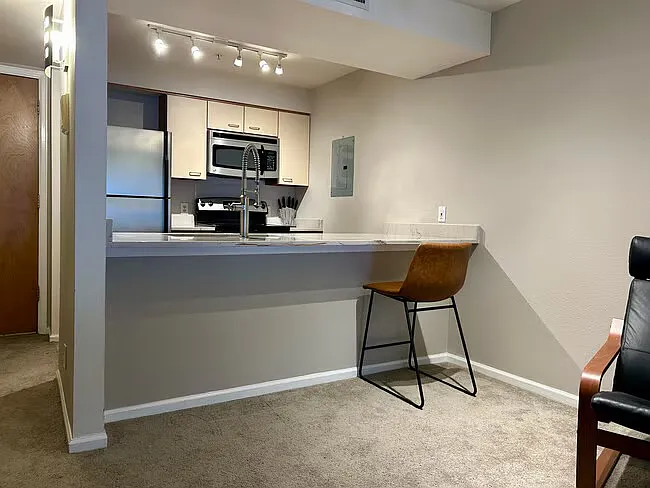 1 bed, 570 sqft, $1,990 — Photo 1