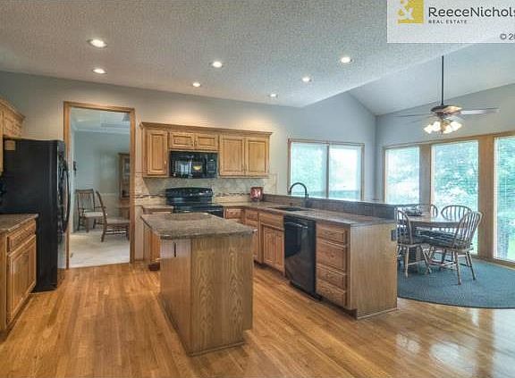 SO MUCH COUNTER SPACE!