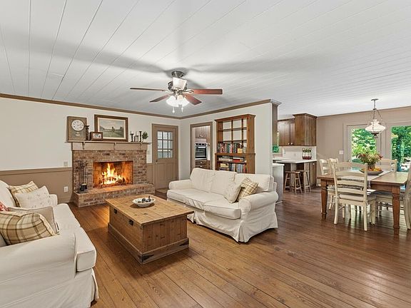 4th image of 297 Wells Ln