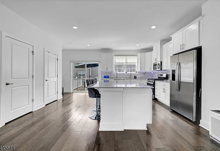 6 Martin Pl — Photo 14