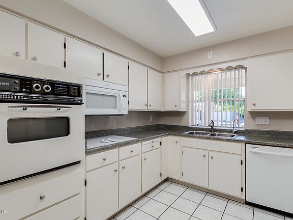 3rd image of 4037 E Cabana Cir