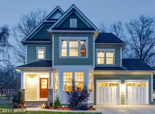 1004 Hillcrest Dr SW, Vienna, VA 22180