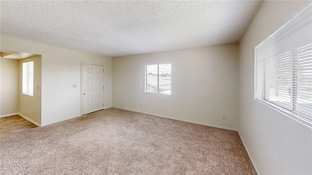 2 bed, 750 sqft, $1,699 — Photo 3