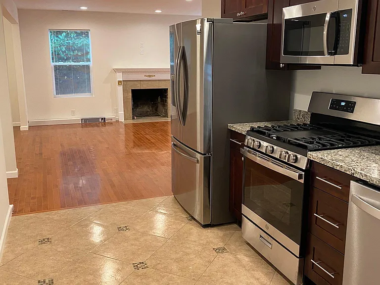 3907 NE 110th St — Photo 35