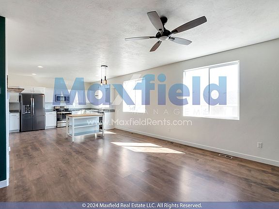 5th image of 313 W Willow Creek Dr