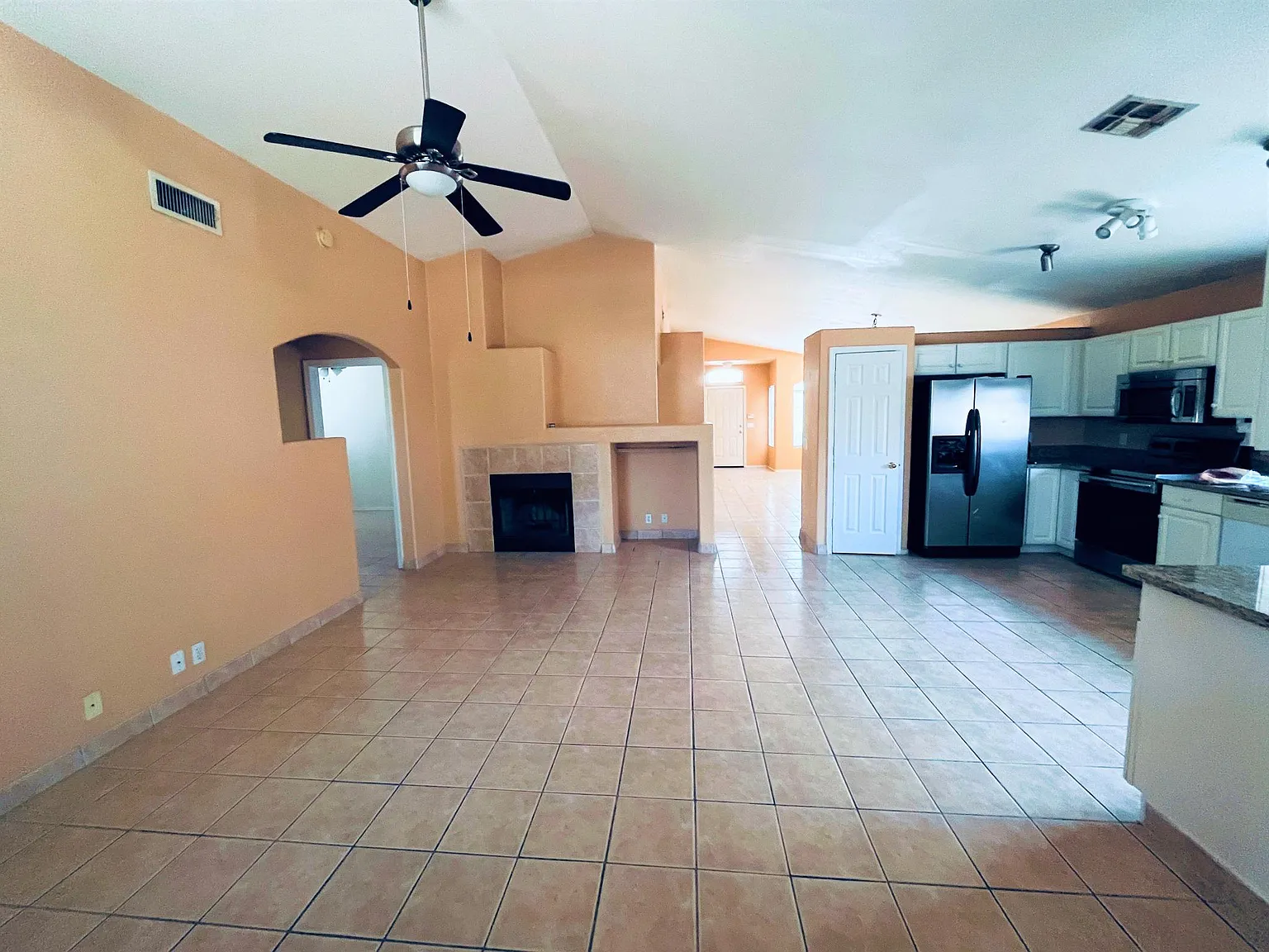 3 bed, 1438 sqft, $2,199 — Photo 3