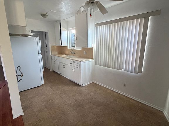 5th image of 1007 N Mariposa St APT F
