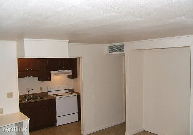 1002 N Hemlock St — Photo 94