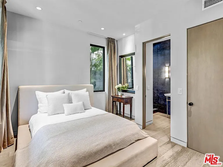 1724 N Sierra Bonita Ave — Photo 18